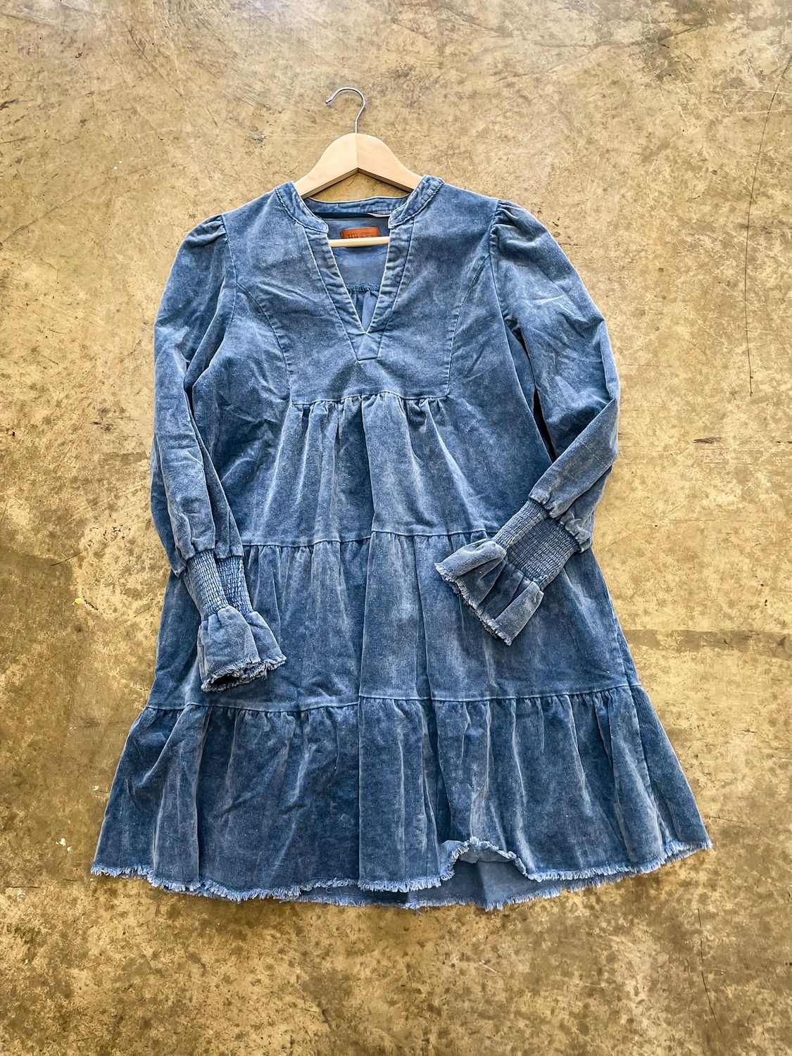 STONE WASH V-NECK DRESS