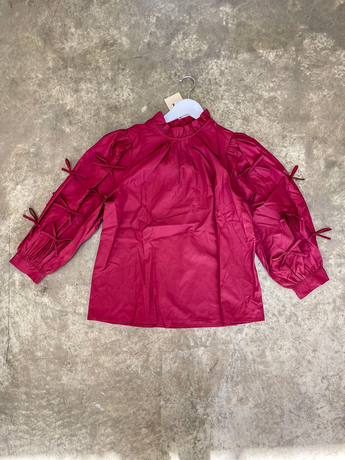 BLOUSE W/ 3D BOWS