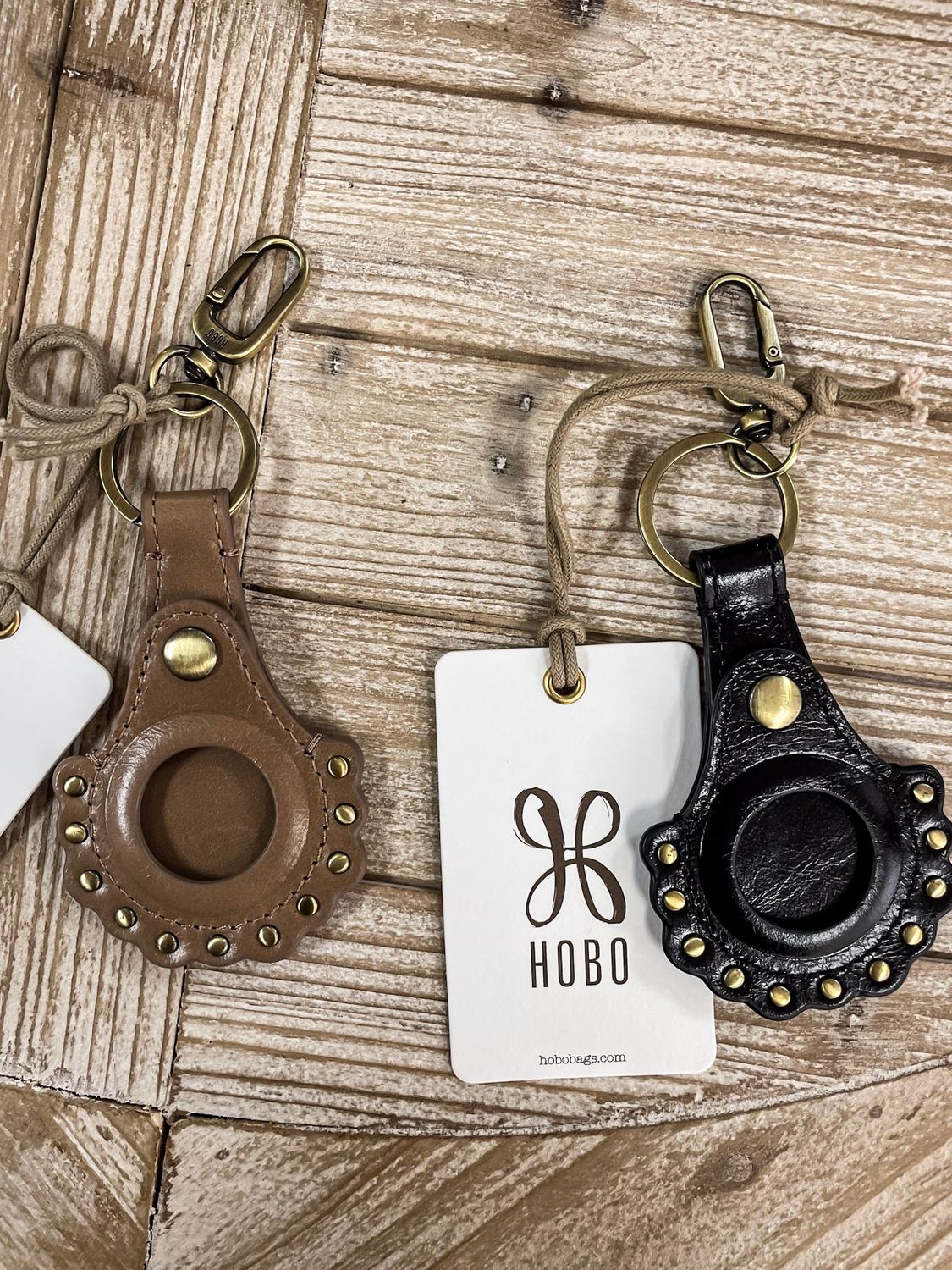 SCALLOPED KEY FOB BLACK