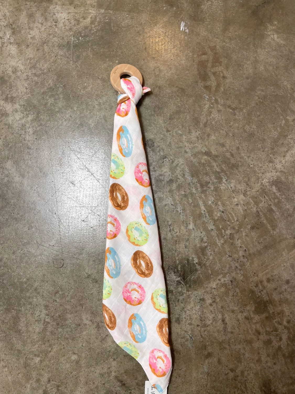 DONUT TEETHER AND CUDDLER