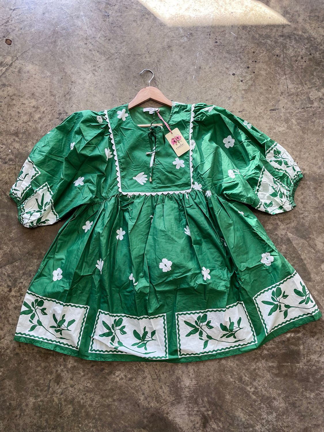 GREEN DRESS