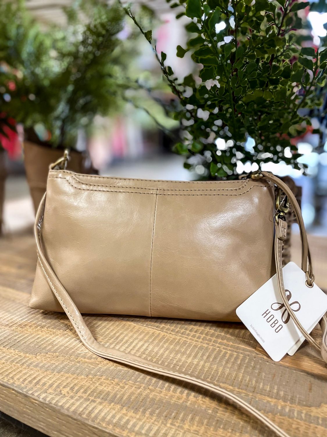 HOBO DARCY CROSSBODY - SAND