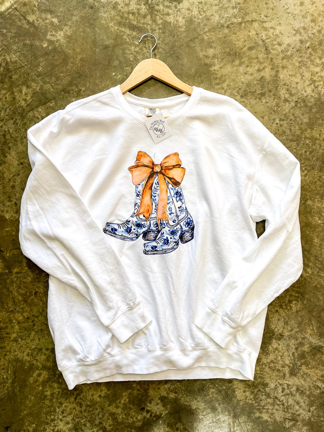BOOTS &amp; BOW SWEATSHIRT M