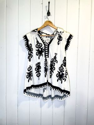 CREAM/BLACK PRINT TOP