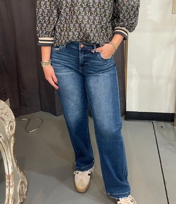 Slouchy Baggy Jeans with Pocket and Side Seam Detail