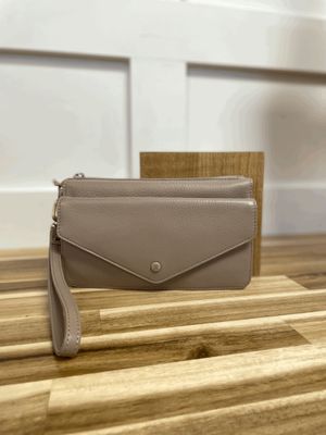 Goldie Wristlet (warm adobe)