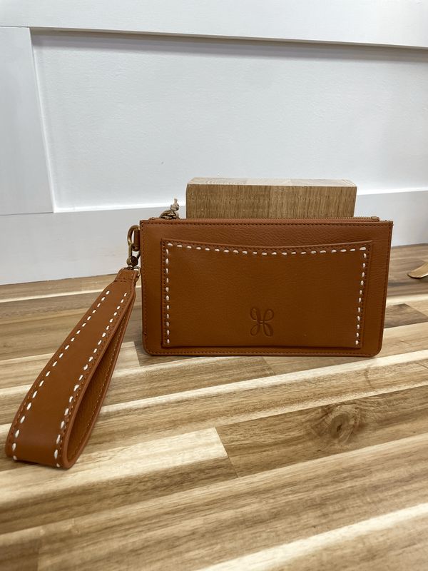 HOBO HART WRISTLET - WARM HONEY