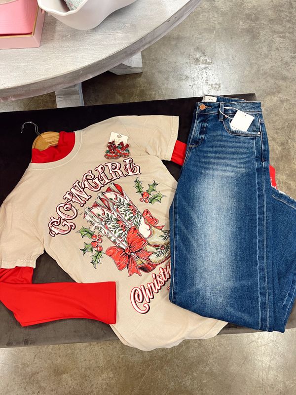 CHRISTMAS BOOTS SHORT SLEEVE T-SHIRT