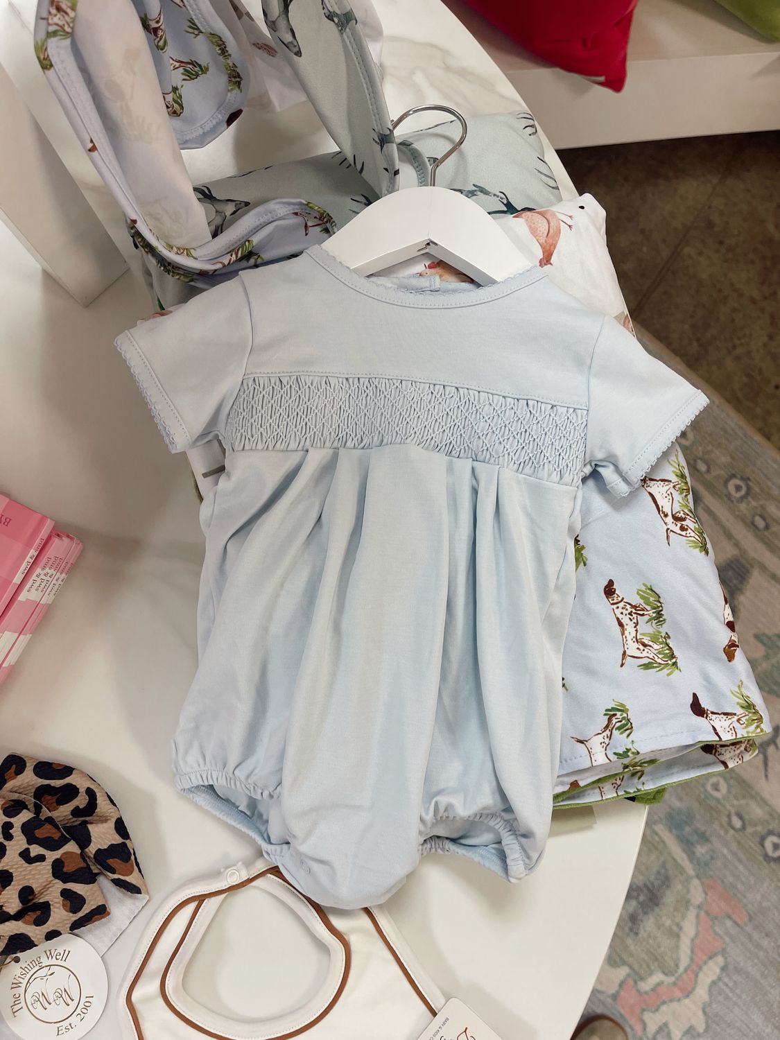 ESSENTIALS SOLID SMOCKED BUBBLE