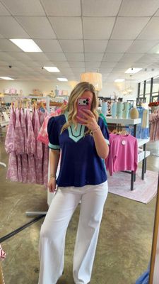 COLOR CONTRAST TOP NAVY