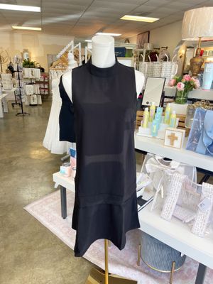 SLEEVELESS MOCK NECK LAYERED HEM SHIFT DRESS