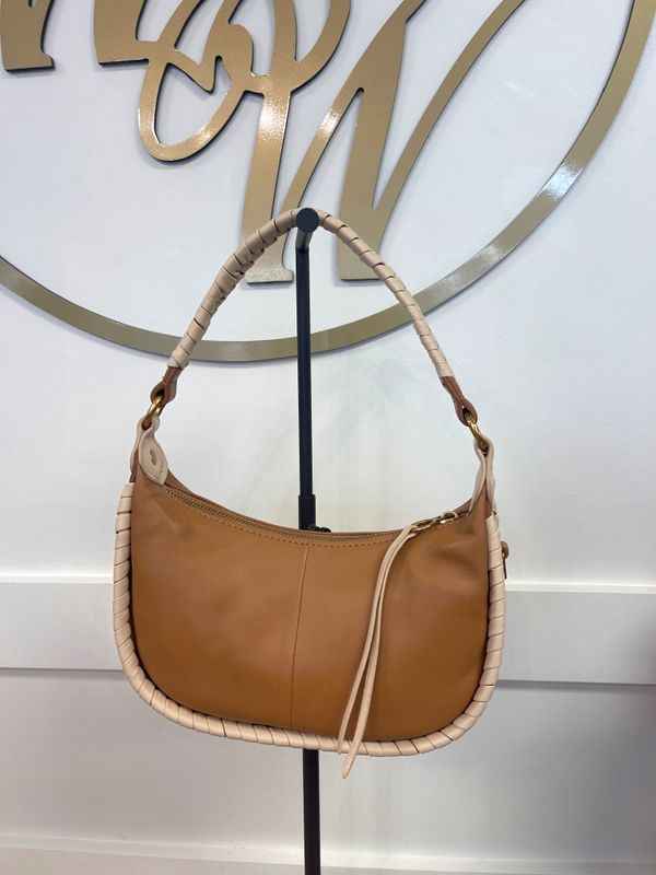 MIA CRESCENT SMALL (warm cashew)