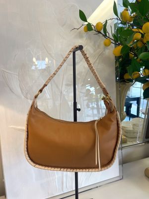 MIA CRESCENT (warm cashew)