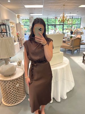 WAIST TIE SLVLESS COWL NECK BROWN MIDI DRSS 