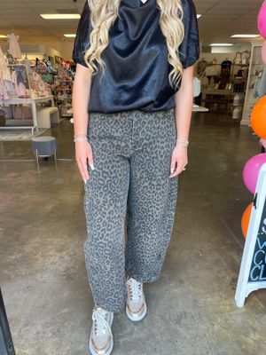LEOPARD PRINT BARREL JEANS