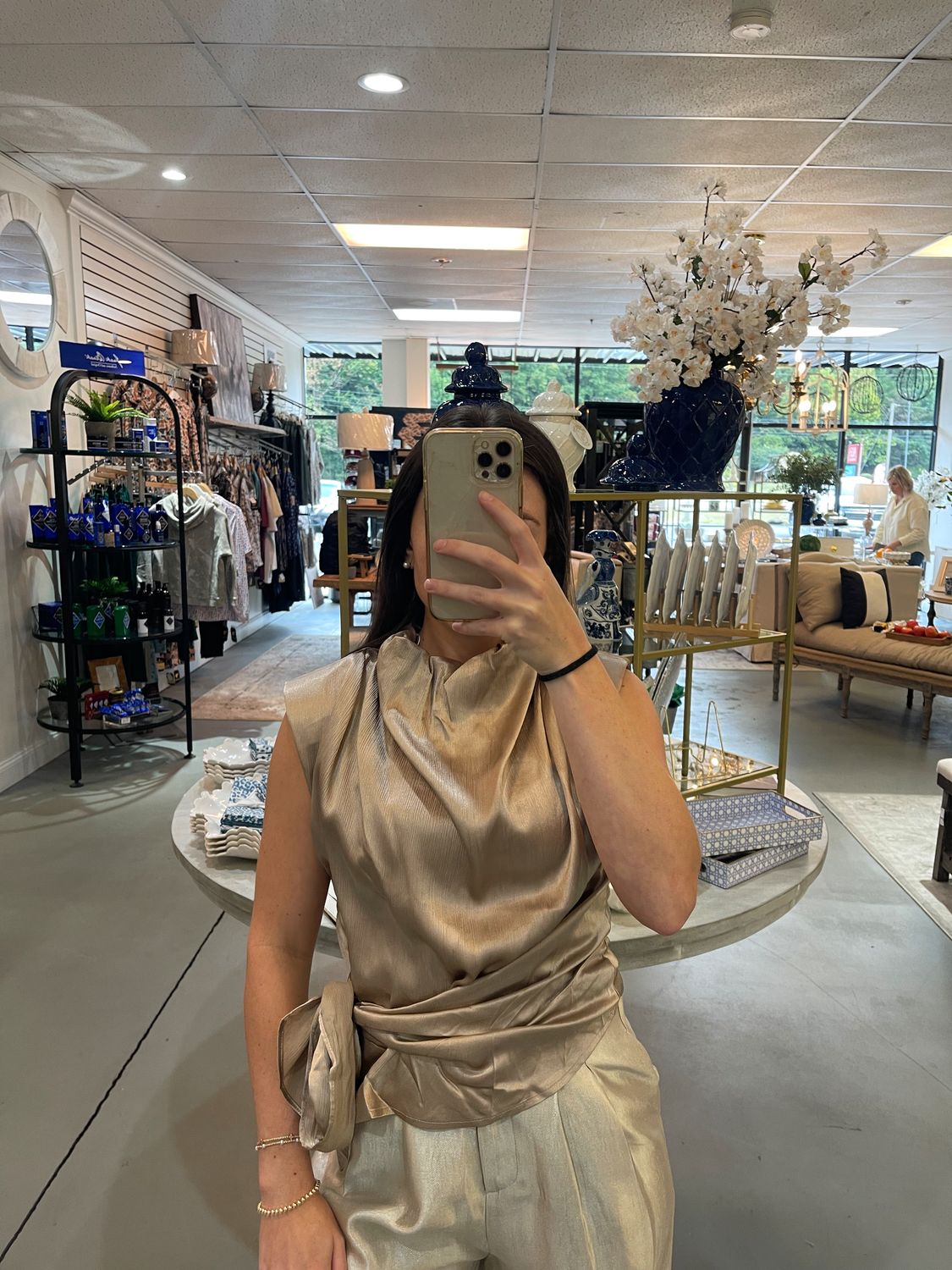 SLEEVELESS TAUPE TOP
