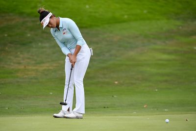 Stylish and comfortable women&#39;s golf pants, designed for performance and flexibility on the course.