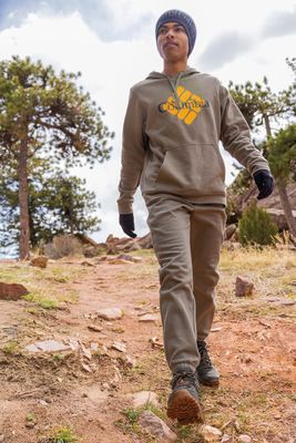 Men&#39;s sweatpants with a relaxed fit, soft breathable fabric, elastic waistband with drawstring, and side pockets.