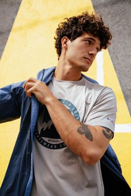 Men&#39;s short-sleeve shirts are made from breathable fabrics and offer a versatile style for different occasions.