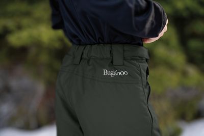Warm and durable youth snowpants for protection and comfort in snowy conditions, perfect for winter adventures.