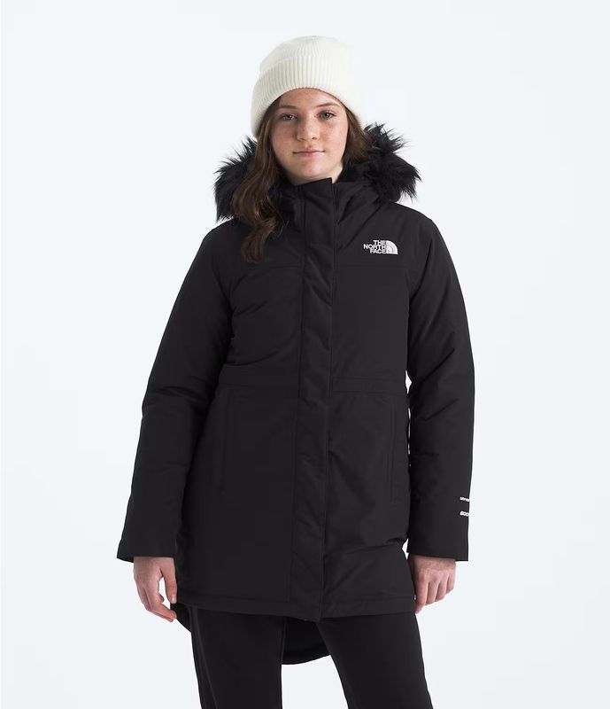 FRONT VIEW OF THE NORTH FACE YOUTH GIRLS ARCTIC PARKA WINTER JACKET IN TNF BLACK