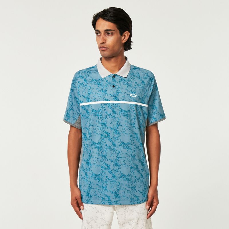FRONT VIEW OF OAKLEY MENS SAND CAMO RAGLAN POLO IN AURORA BLUE