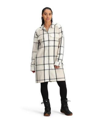 FRONT VIEW OF THE NORTH FACE WOMENS VALLEY TWILL UTILITY COAT LONG SLEEVE SHIRT IN WHITE DUNE MACRO