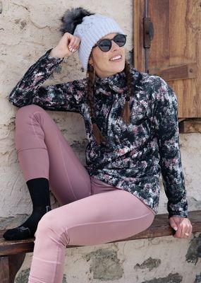 Women&#39;s baselayers designed for warmth, moisture-wicking and perfect for layering during outdoor activities in cold weather.