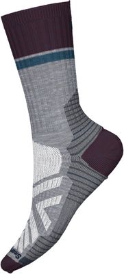 FRONT VIEW OF SMARTWOOL UNISEX HIKE LIGHT CUSHION WINDING TRAIL CREW SOCKS IN LIGHT GRAY WITH WOOL