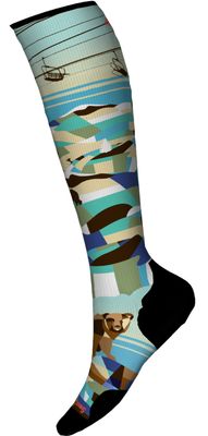 FRONT VIEW OF SMARTWOOL UNISEX SKI TARGETED CUSHION BEAR COUNTRY PRINT OTC SOCKS IN CAPRI WITH WOOL