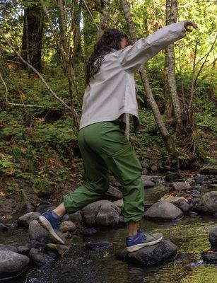 Women&#39;s capris offering style, comfort, and versatility. Perfect for various activities and suitable for any season.