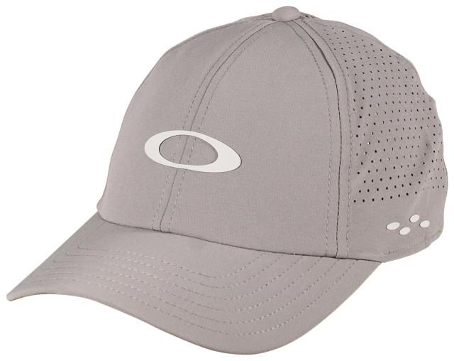 FRONT VIEW OF OAKLEY UNISEX PERFORMANCE 6 PANEL CAP WITH FIXED FIT AND 6-PANEL DESIGN