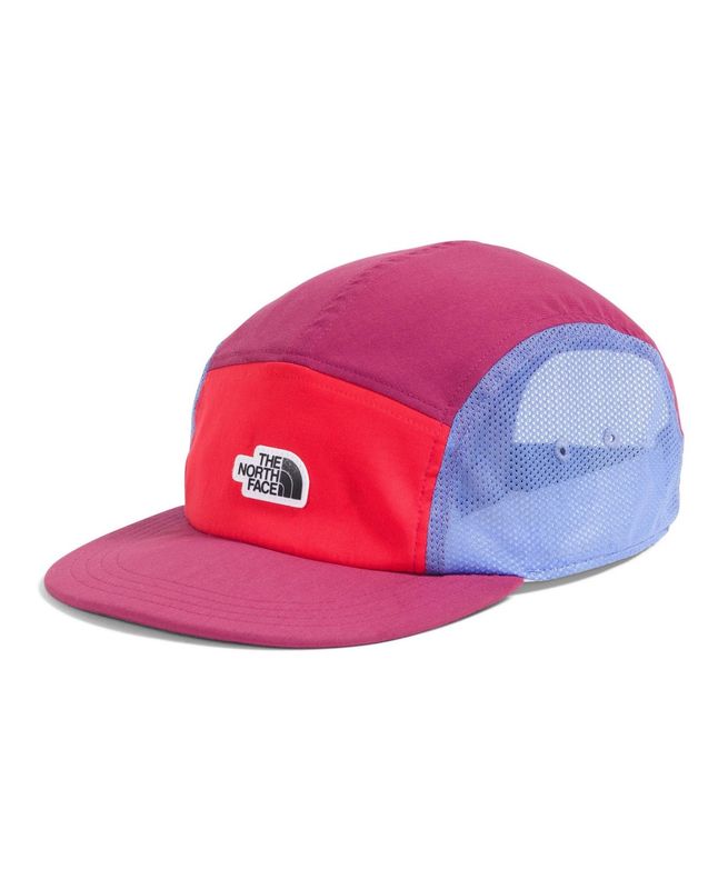 FRONT VIEW OF THE NORTH FACE UNISEX CLASS V CAMP CAP WITH BREATHABLILITY AND SHALLOW FIT