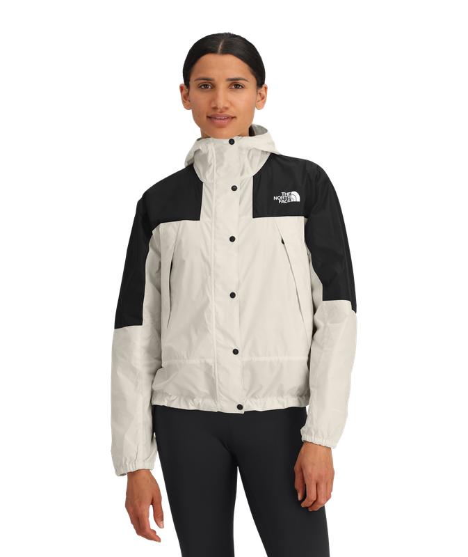 FRONT VIEW OF THE NORTH FACE WOMENS MOUNTAIN WINDBREAKER JACKET WITH ZIP POCKETS