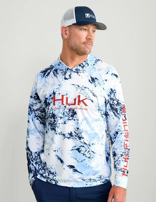 FRONT VIEW OF HUK MENS PURSUIT MOSSY OAK PRINTED HOODIE WITH LIGHTWEIGHT AND SUPERIOR BREATHABILITY