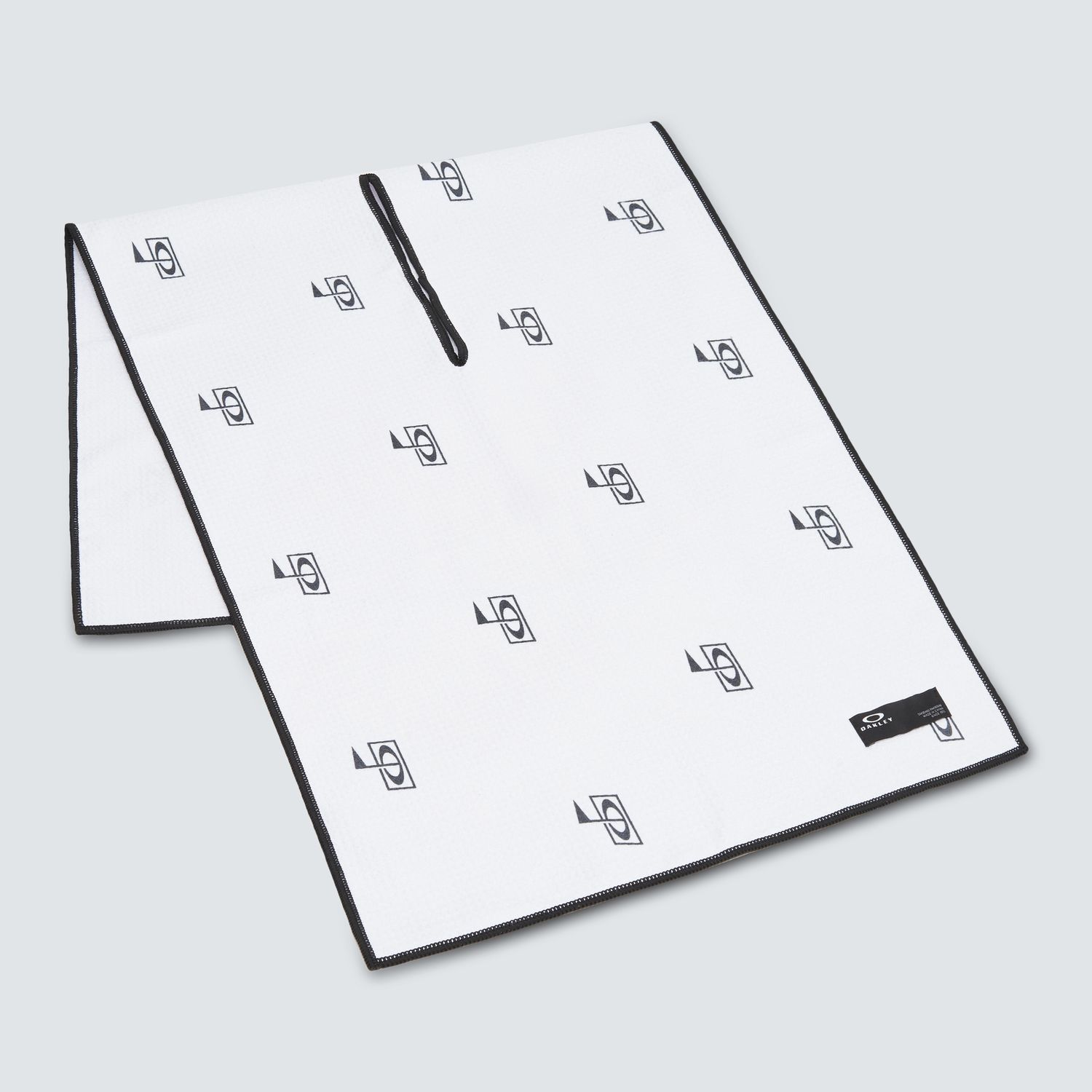 OAKLEY MENS PLAYER TERRAIN TOWEL 24, Color: GOLF PATTERN WHITE, Size: 40&quot; X 16&quot;