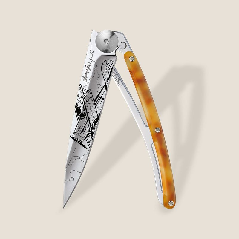 FRONT VIEW OF DEEJO 37G AVIATION KNIFE WITH ULTRA LIGHTWEIGHT BUILD AND COMPACT SIZE