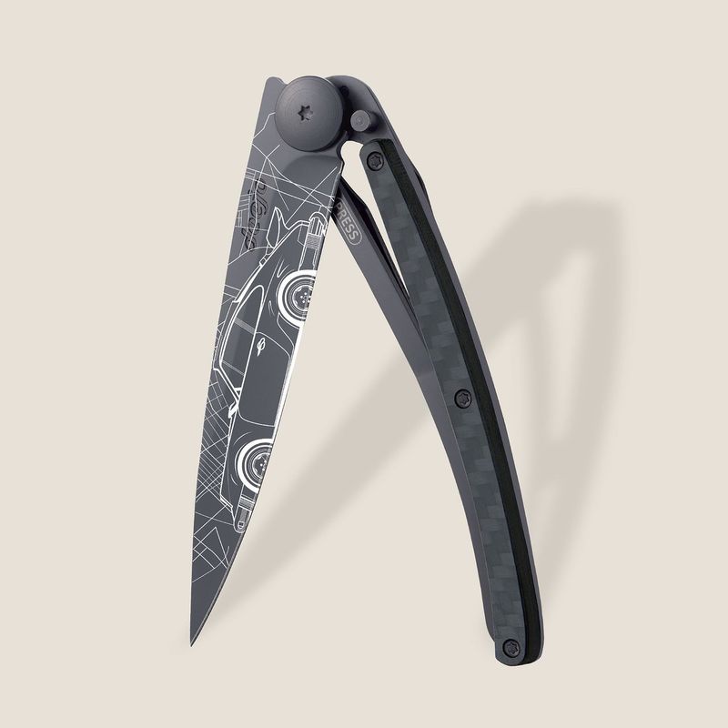 FRONT VIEW OF DEEJO 37G YOUNG TIMER KNIFE WITH ULTRA LIGHTWEIGHT BUILD AND COMPACT SIZE