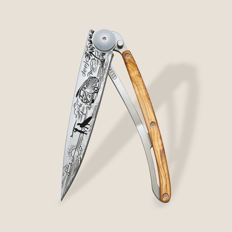 FRONT VIEW OF DEEJO 37G VAN LIFE KNIFE WITH ULTRA LIGHTWEIGHT BUILD AND COMPACT SIZE