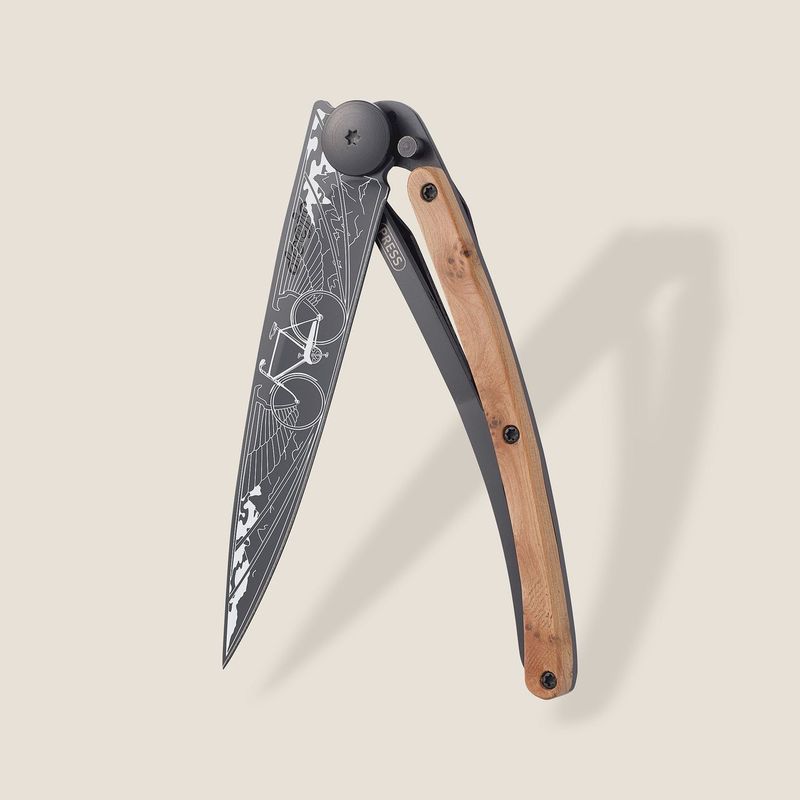 FRONT VIEW OF DEEJO 37G BICYCLE KNIFE WITH ULTRA LIGHTWEIGHT BUILD AND COMPACT SIZE