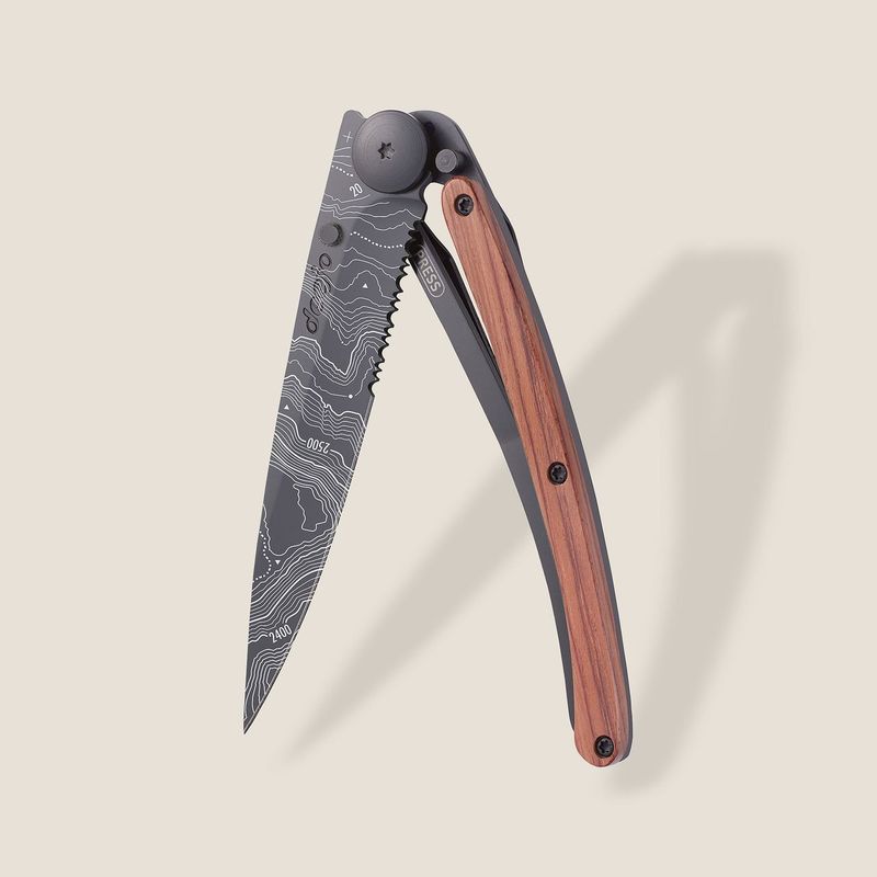 FRONT VIEW OF DEEJO 37G TOPOGRAPHY KNIFE WITH ULTRA LIGHTWEIGHT BUILD AND COMPACT SIZE