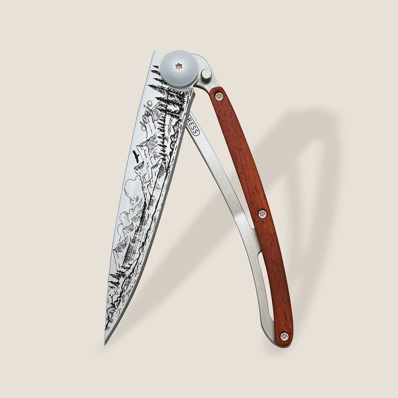 FRONT VIEW OF DEEJO 37G MOUNTAIN KNIFE WITH ULTRA LIGHTWEIGHT BUILD AND COMPACT SIZE