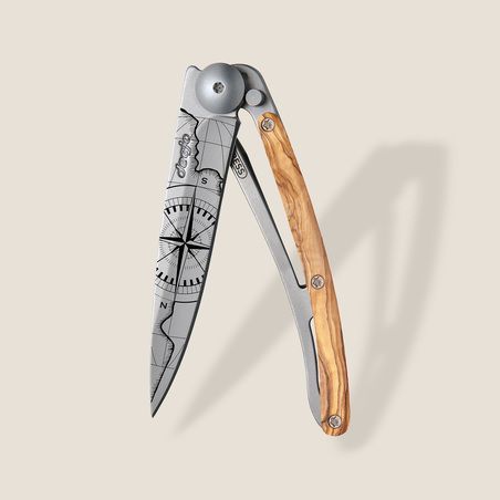 FRONT VIEW OF DEEJO 27G TERRA INCOGNITA KNIFE WITH ULTRA LIGHTWEIGHT BUILD AND COMPACT SIZE
