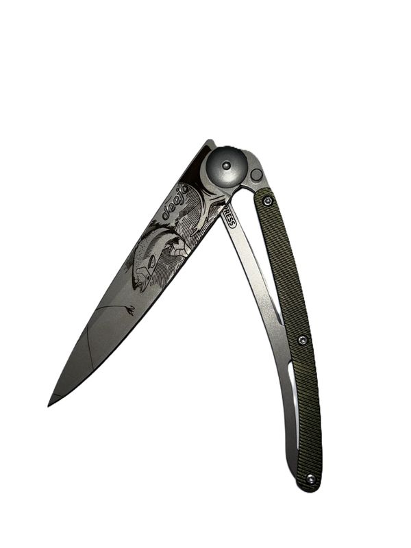 FRONT VIEW OF DEEJO 37G TROUT KNIFE WITH ULTRA LIGHTWEIGHT BUILD AND COMPACT SIZE