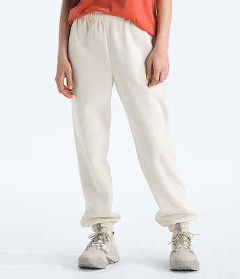 FRONT VIEW OF THE NORTH FACE WOMENS EVOLUTION SIMPLE DOME SWEATPANT FEATURES ADJUSTABLE WAIST AND H…