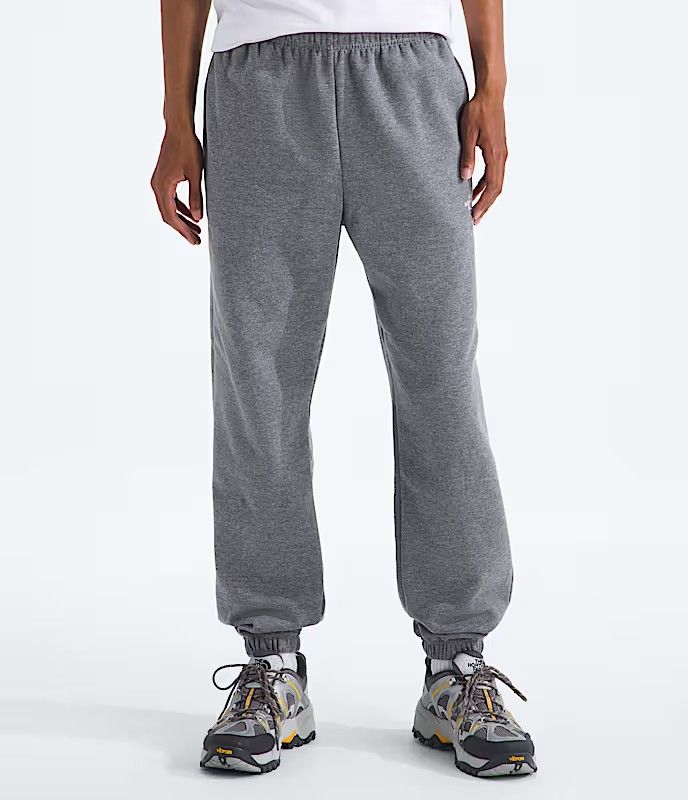 FRONT VIEW OF THE NORTH FACE MENS EVOLUTION SIMPLE DOME SWEATPANT FEATURES ELASTICATED WAISTBAND AN…