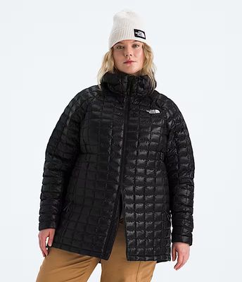 FRONT VIEW OF THE NORTH FACE WOMENS PLUS THERMOBALL™ HOODED PARKA FEATURES WINDPROOF MATERIAL AND W…