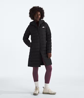 FRONT VIEW OF THE NORTH FACE WOMENS ACONCAGUA PARKA FEATURES WATER REPELLENCY TO STAY DRY AND 600-F…
