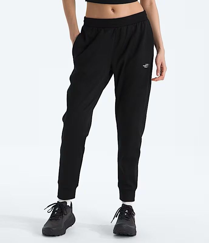 FRONT VIEW OF THE NORTH FACE WOMENS TNF™ PERFORMANCE FLEECE SWEATPANT FEATURES STRETCH FABRIC AND A…
