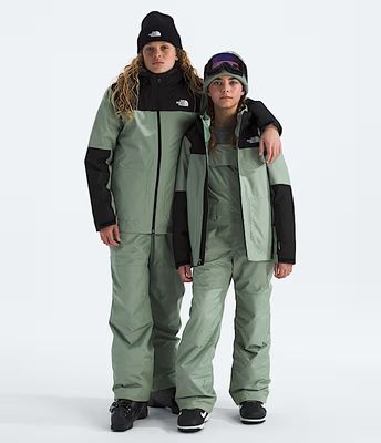 BOYS AND GIRLS VIEW OF THE NORTH FACE YOUTH TEEN FREEDOM TRICLIMATE® WINTER JACKET FEATURES WATERPR…